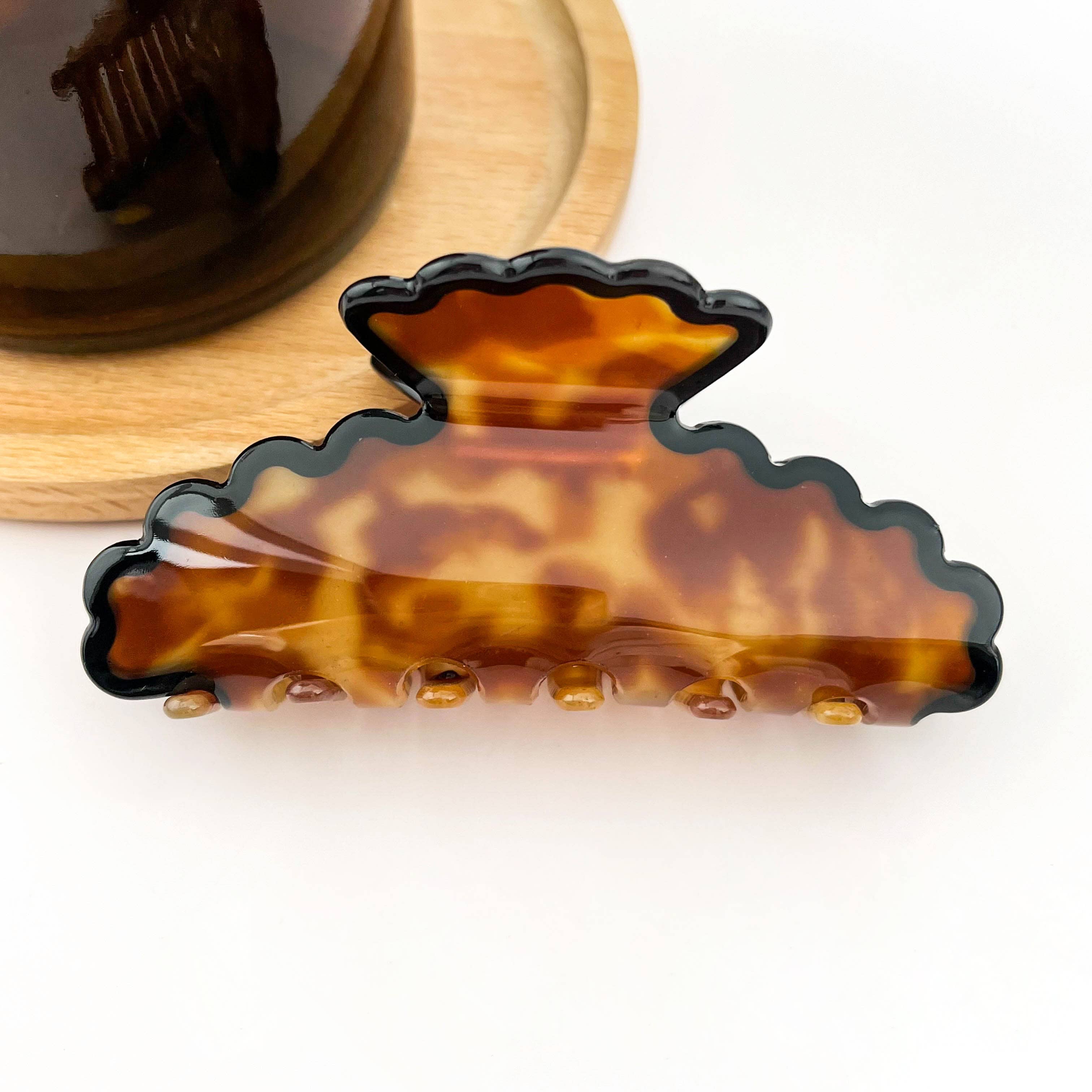 Wavy Edge Hair Claw Clip