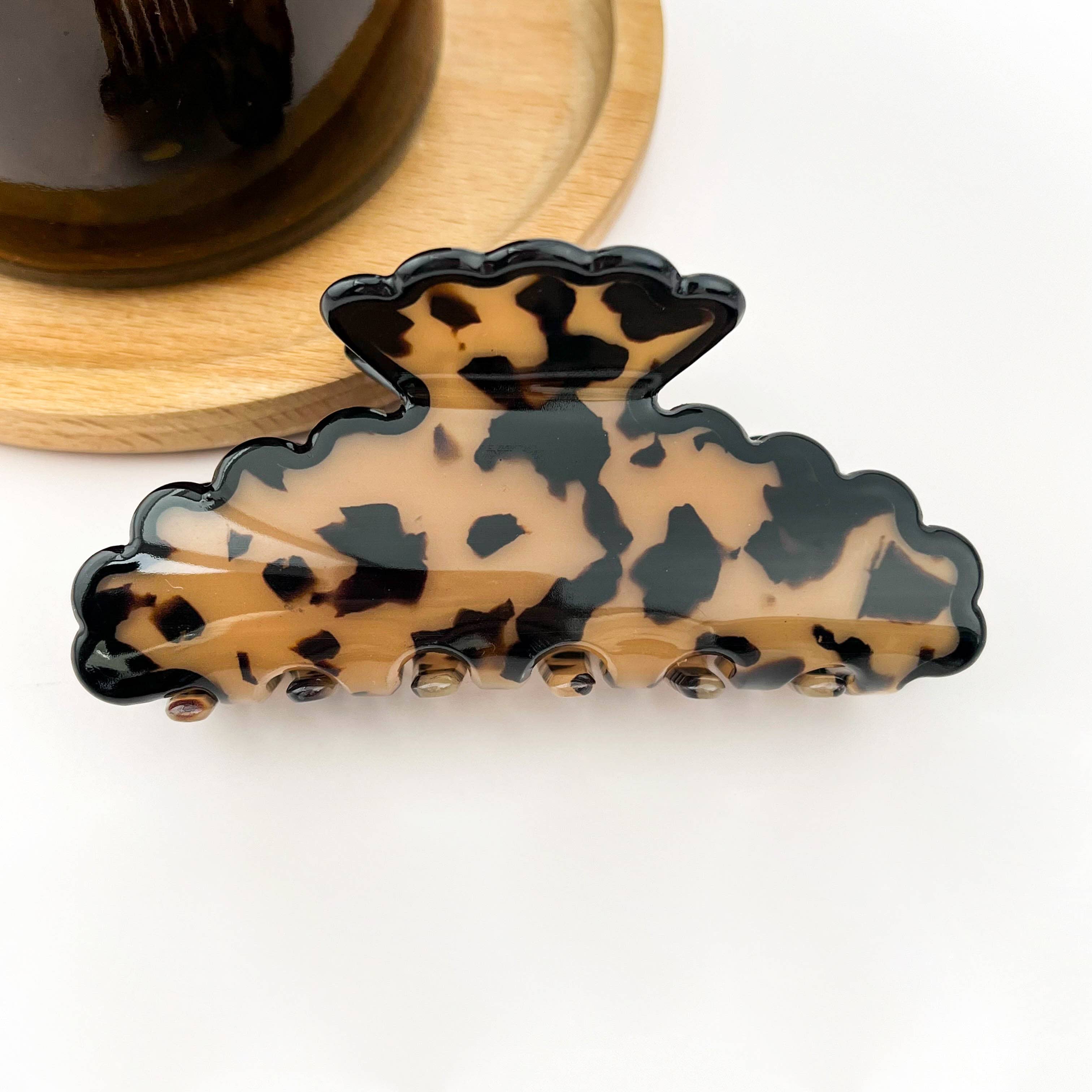 Wavy Edge Hair Claw Clip