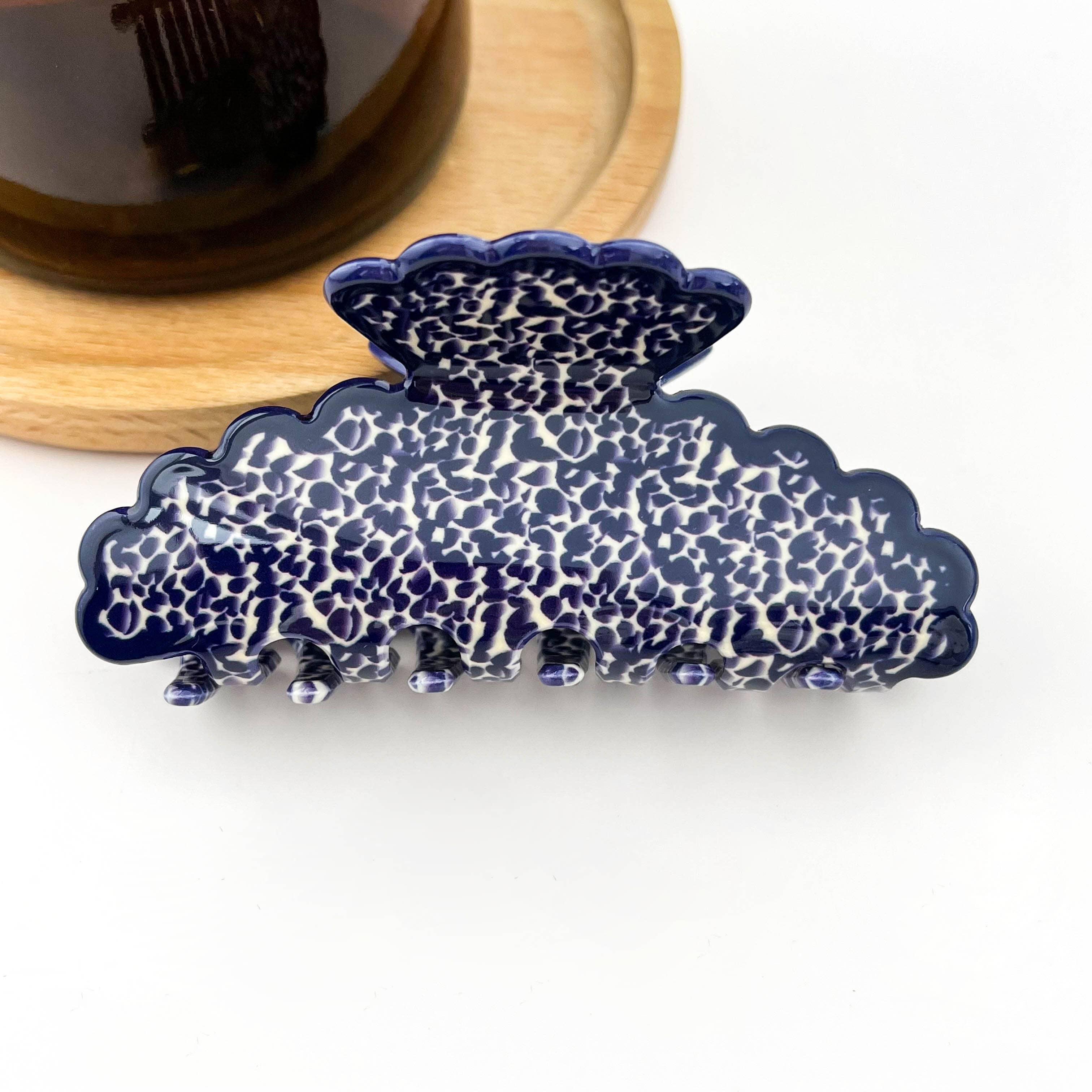 Wavy Edge Hair Claw Clip